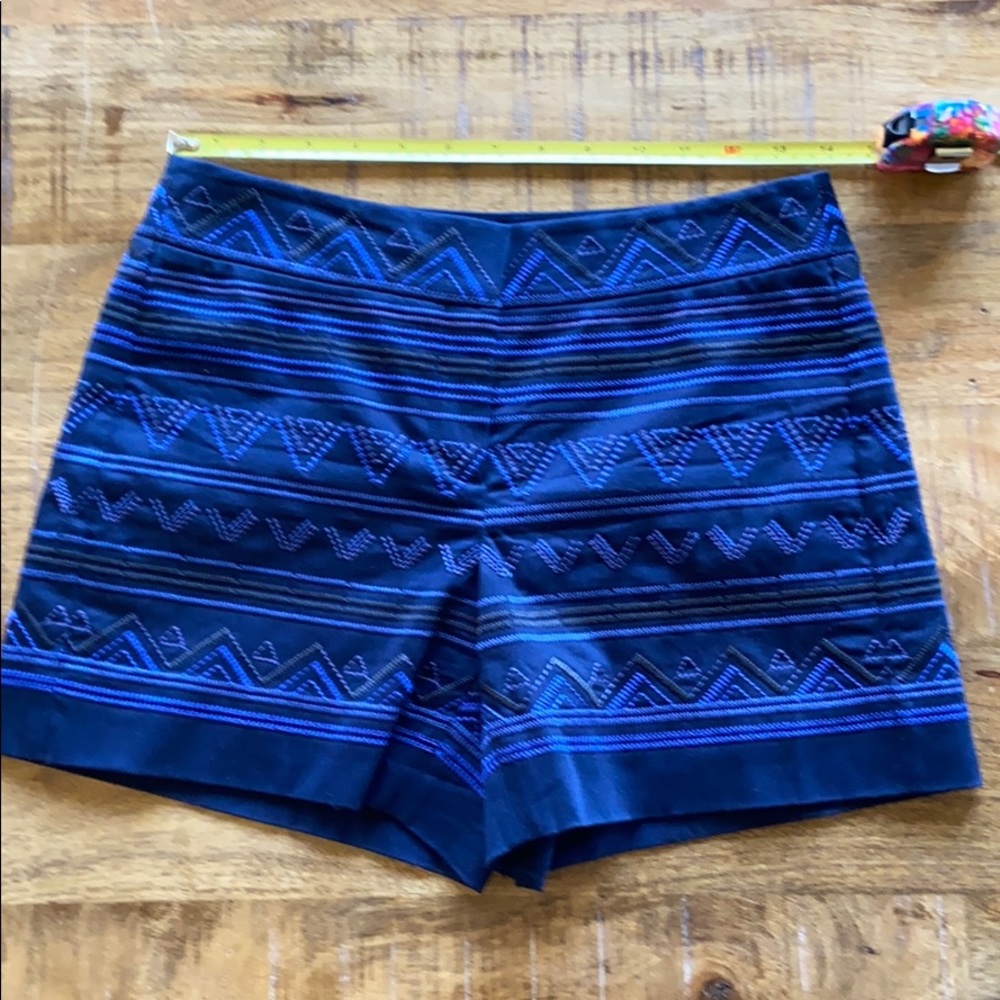 Beautiful WHBM Women’s Navy Shorts Size 0